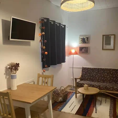 Petit Nid Pour Oiseaux De Passage Cayriech