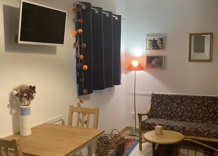 Petit Nid Pour Oiseaux De Passage Cayriech